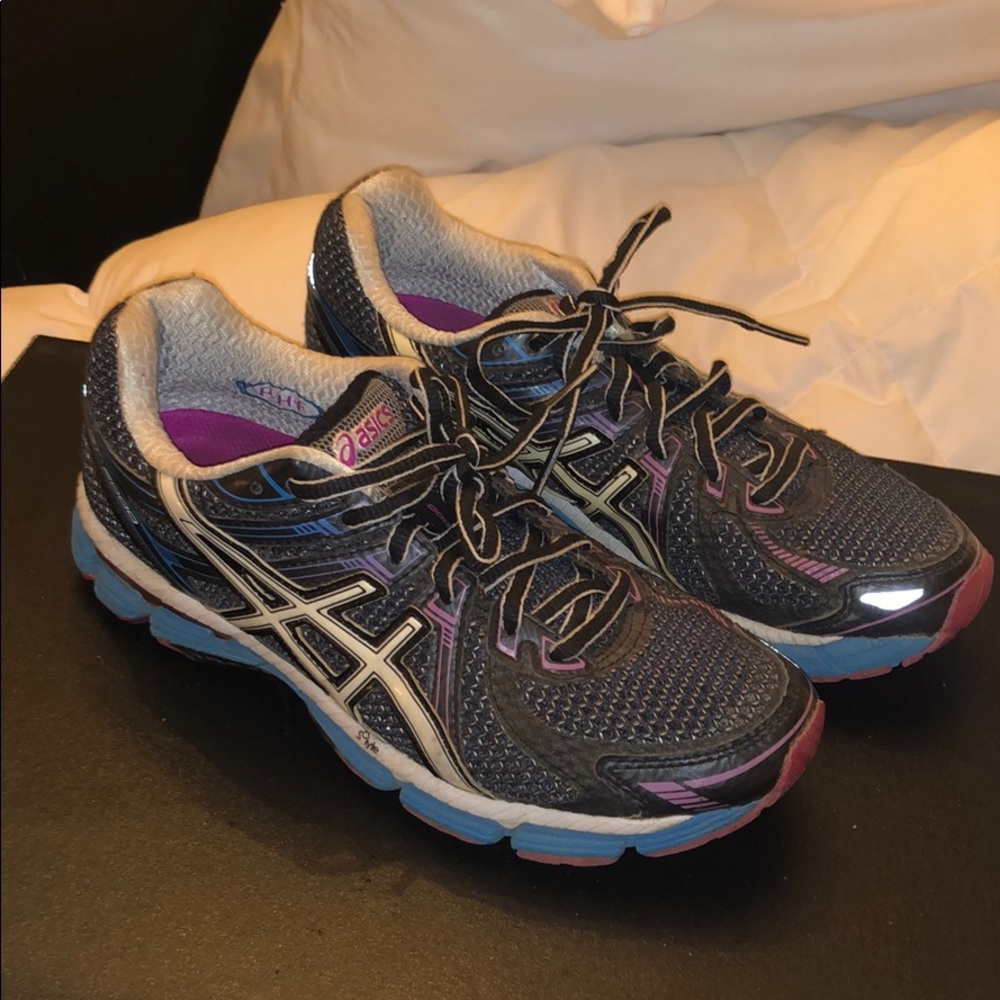 ASICS GT 2000 Women’s Sneakers 6 1/2